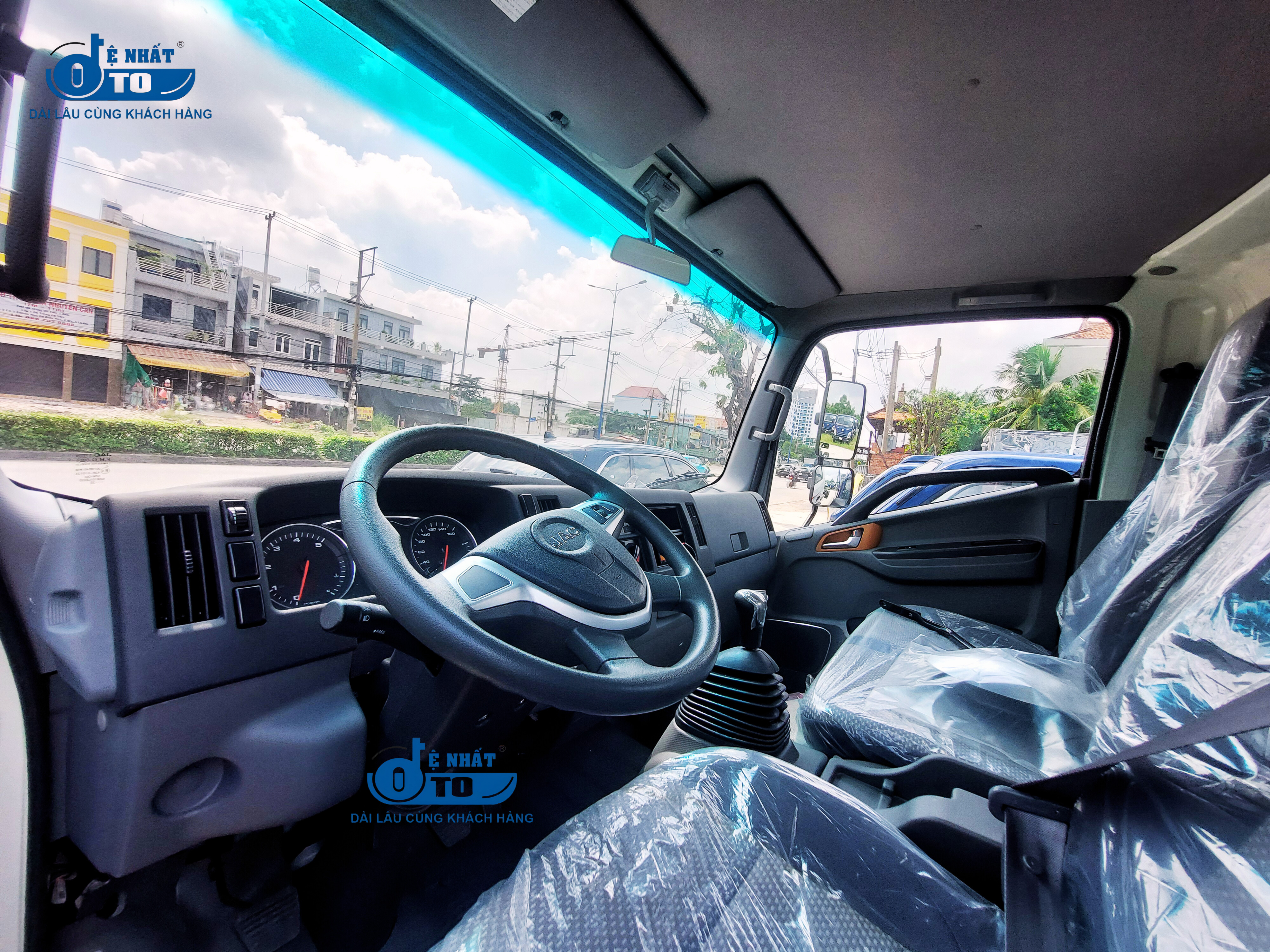 Noi-That-Xe-JAC360-ES