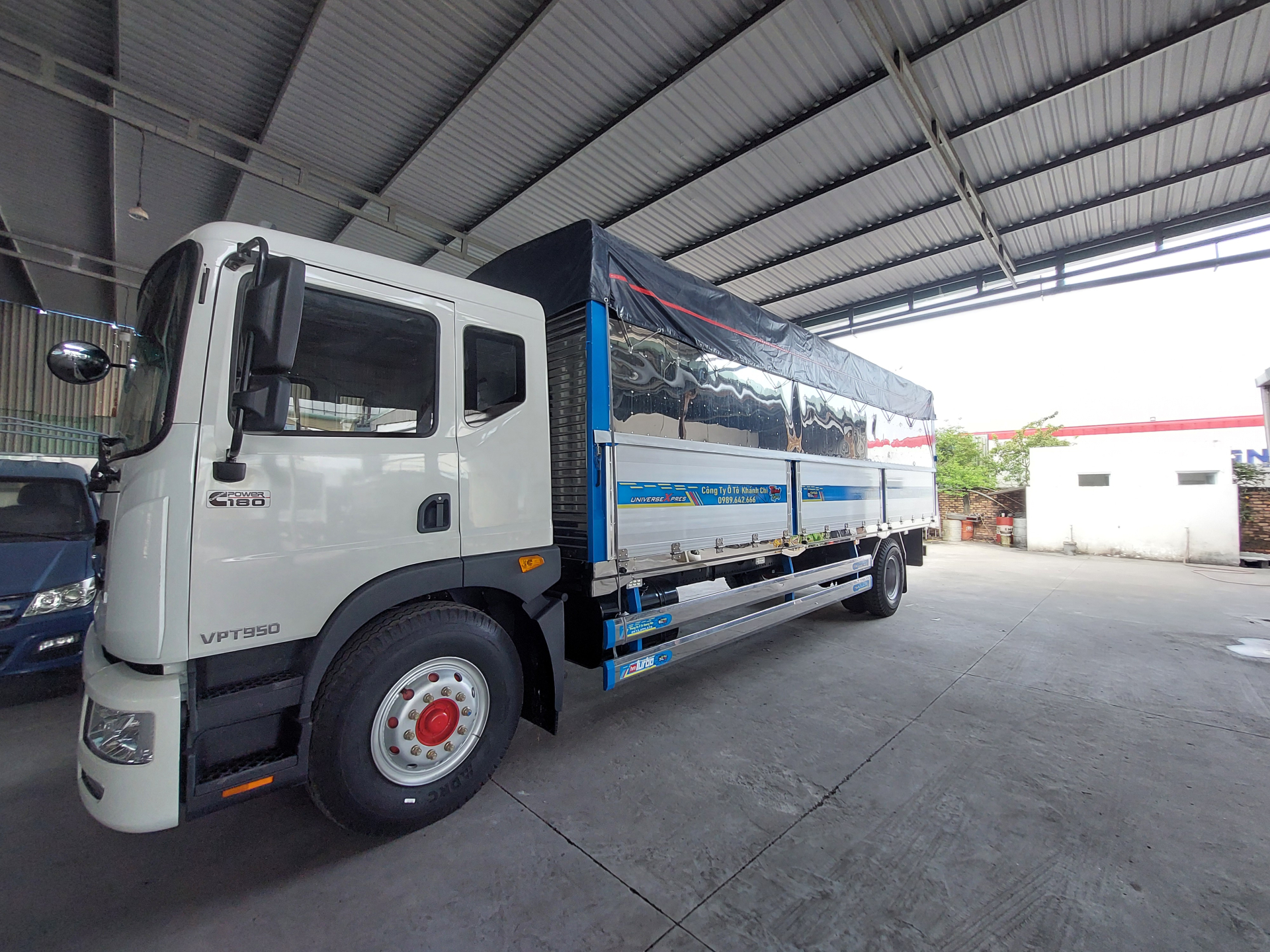 Xe tải VEAM 9T5 mui bạt từ góc nghiêng